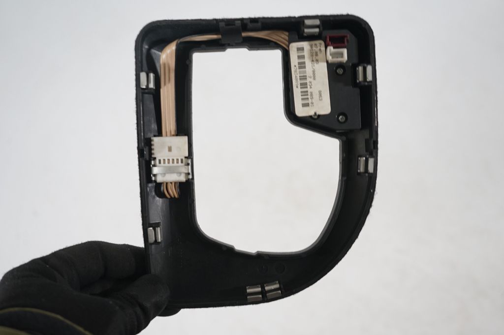 Gear shifter surround trim plastic (6)