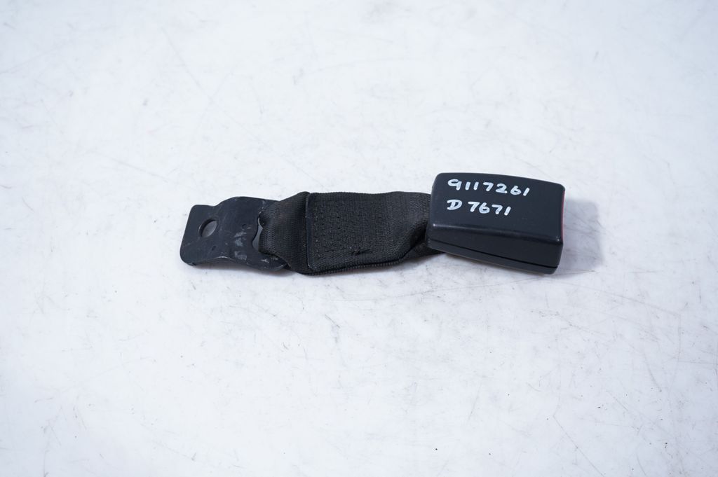Rear seatbelt buckle