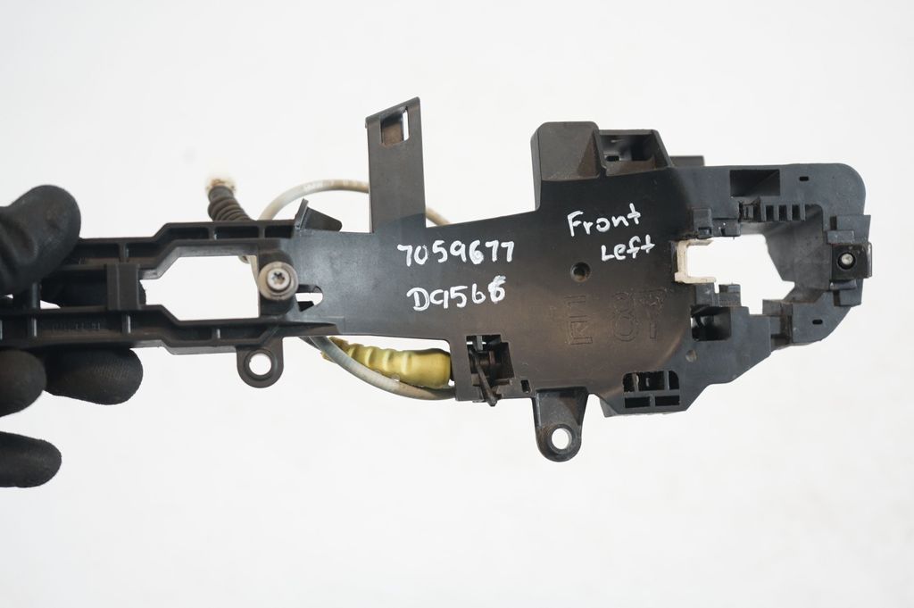 Front door exterior handle/bracket (7)