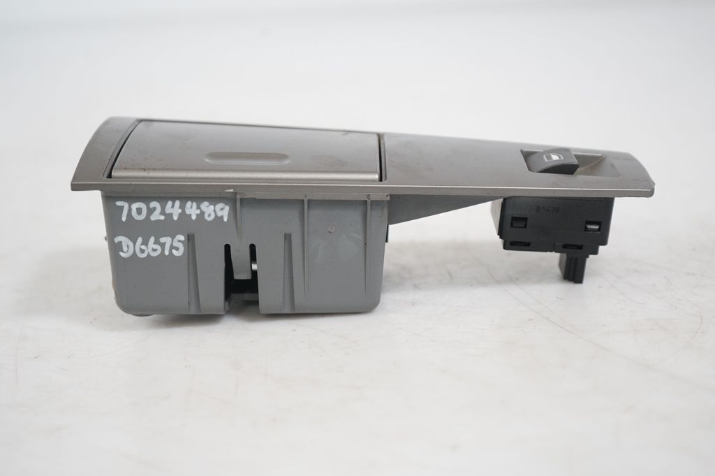 Electric window control switch (8)