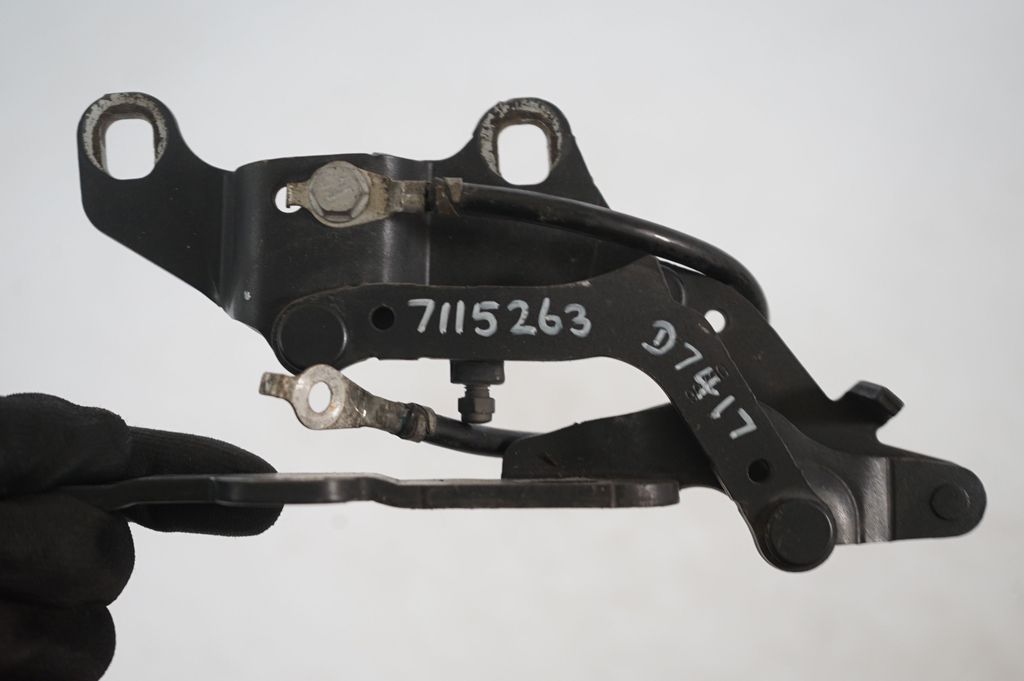 Engine bonnet/hood hinges (7)