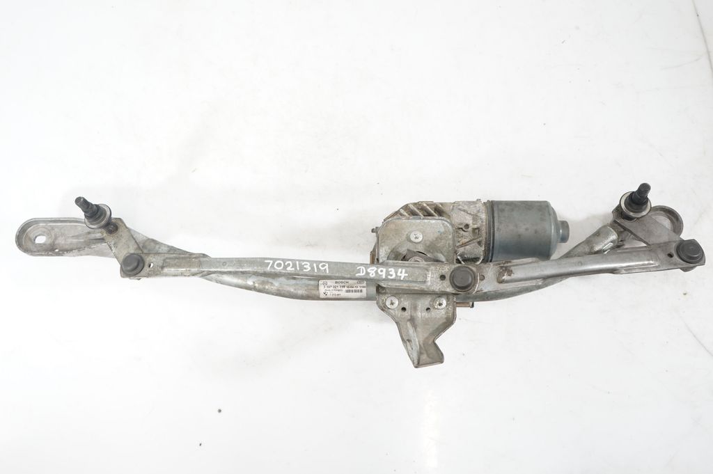 Front wiper linkage and motor (9)