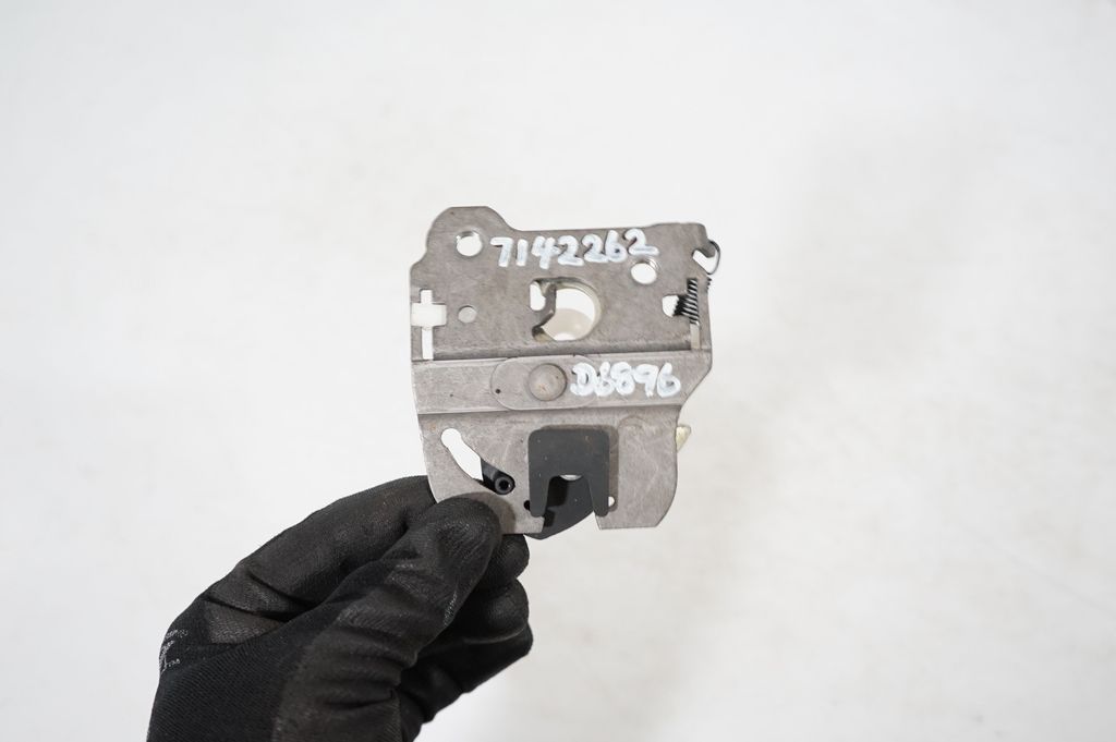 Seat back rest lock catch (7)