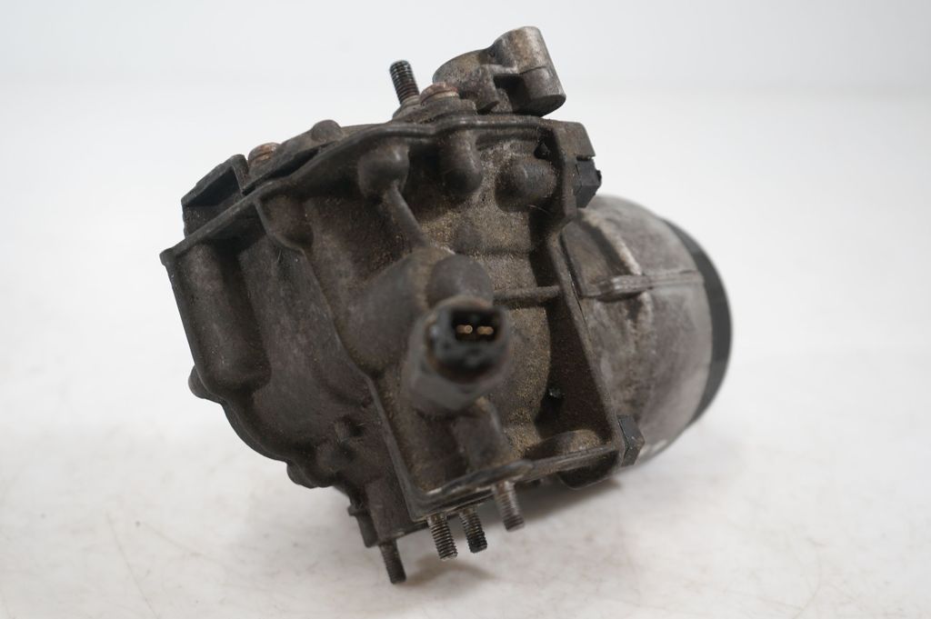 Oil filter mounting bracket (7)