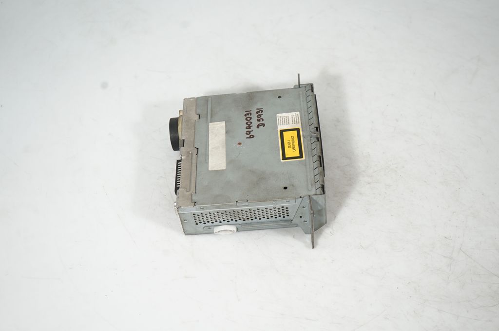 Radio/CD/DVD/GPS head unit (4)