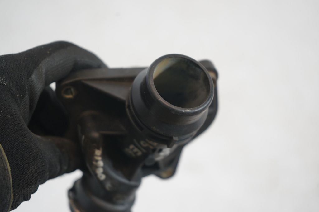 Thermostat/thermostat housing (8)