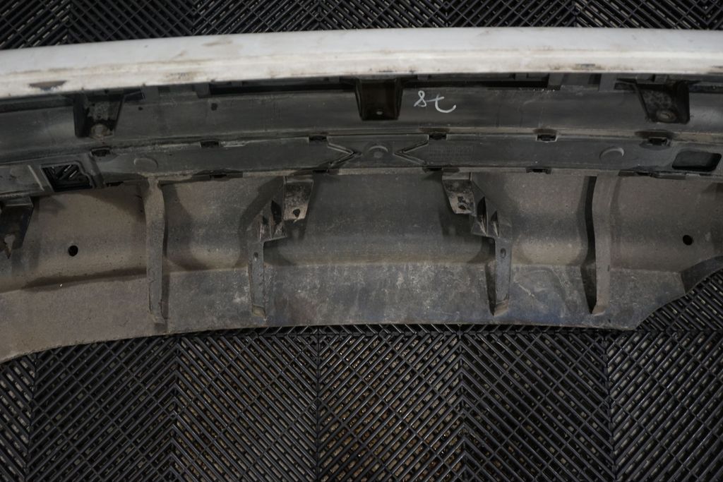 Rear bumper (14)