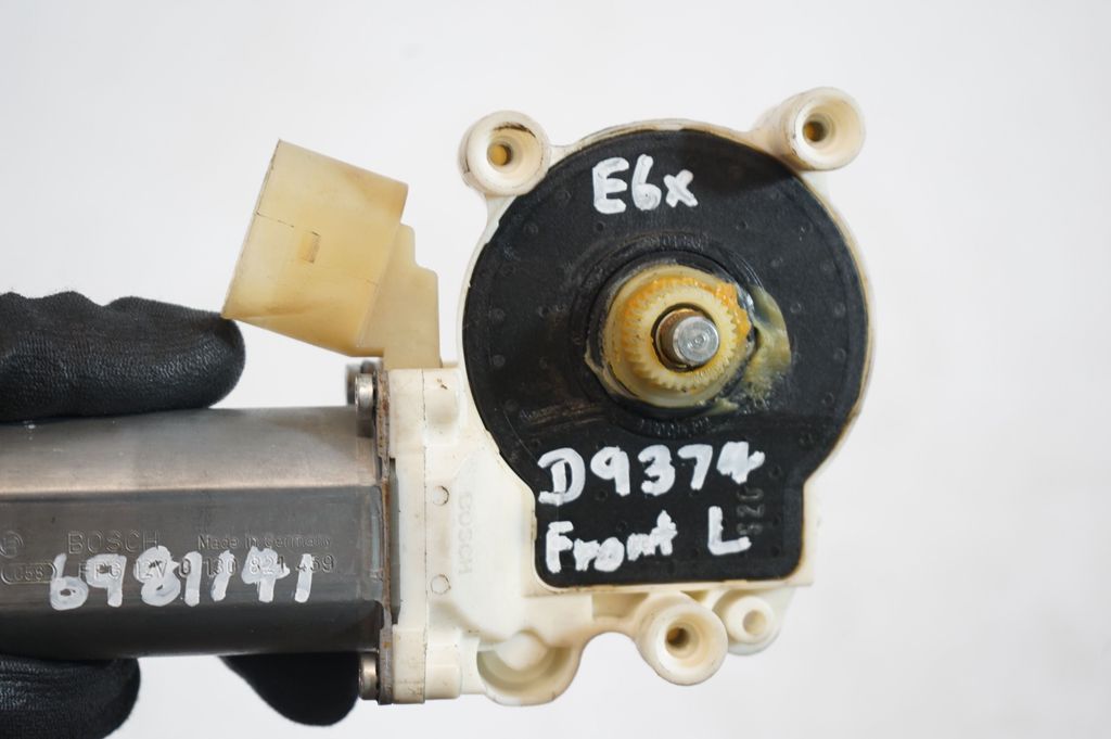 Front door window regulator with motor (7)