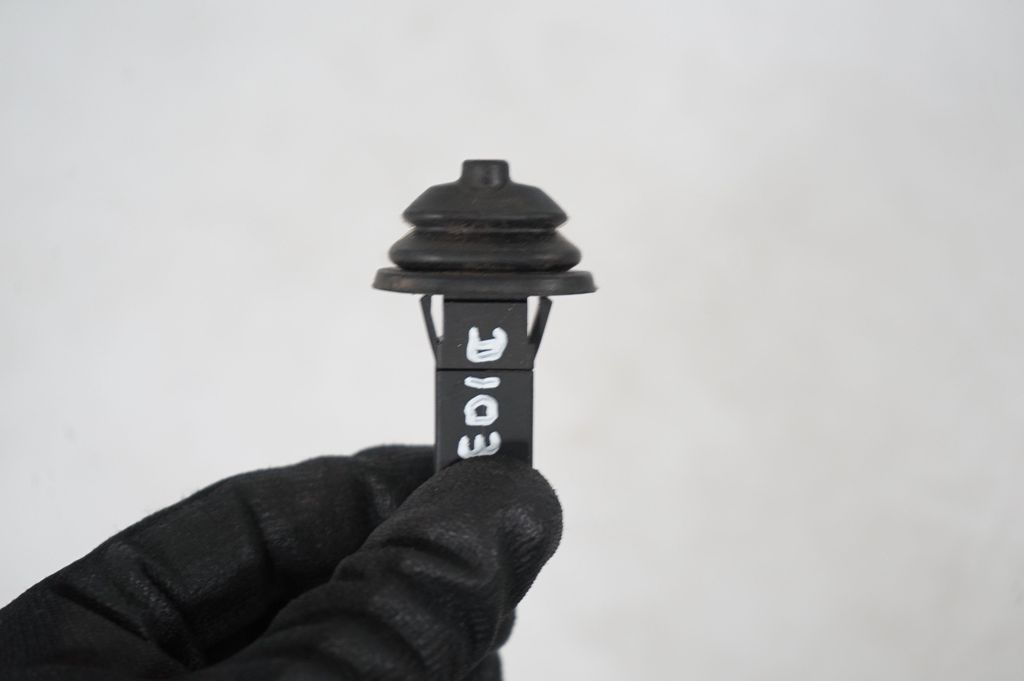 Fuel tank cap lock (6)