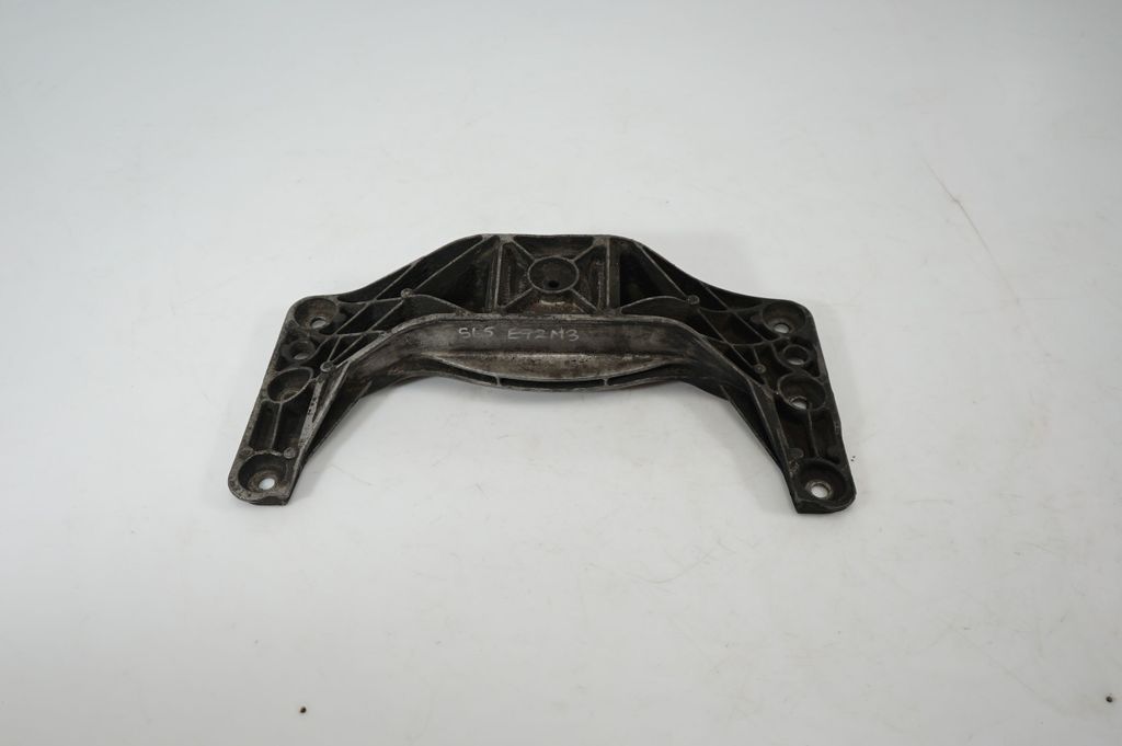Gearbox mounting bracket (3)