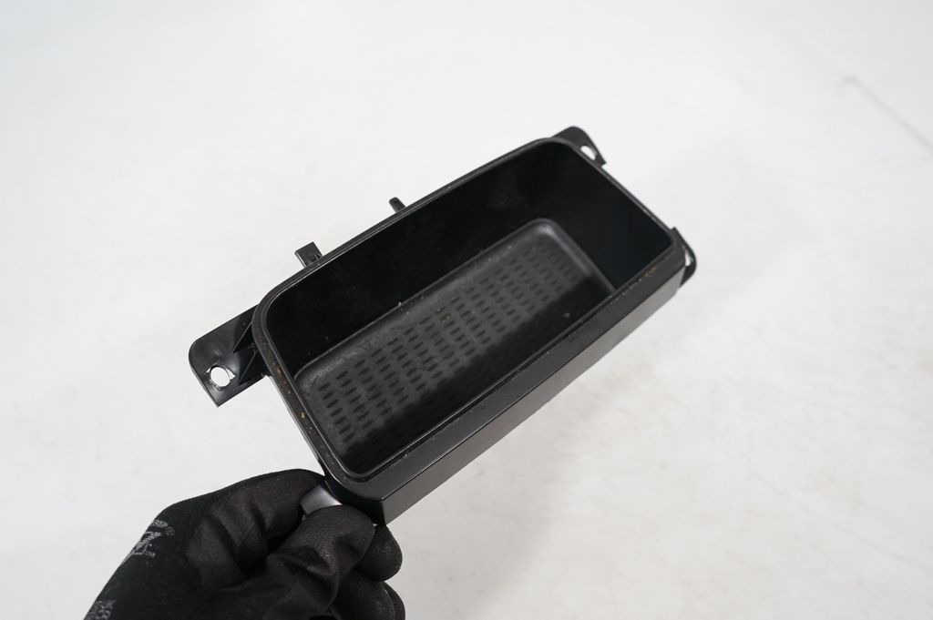 Glove box central console (8)