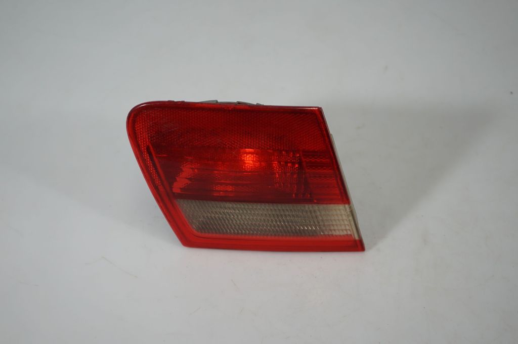 Tailgate rear/tail lights (3)