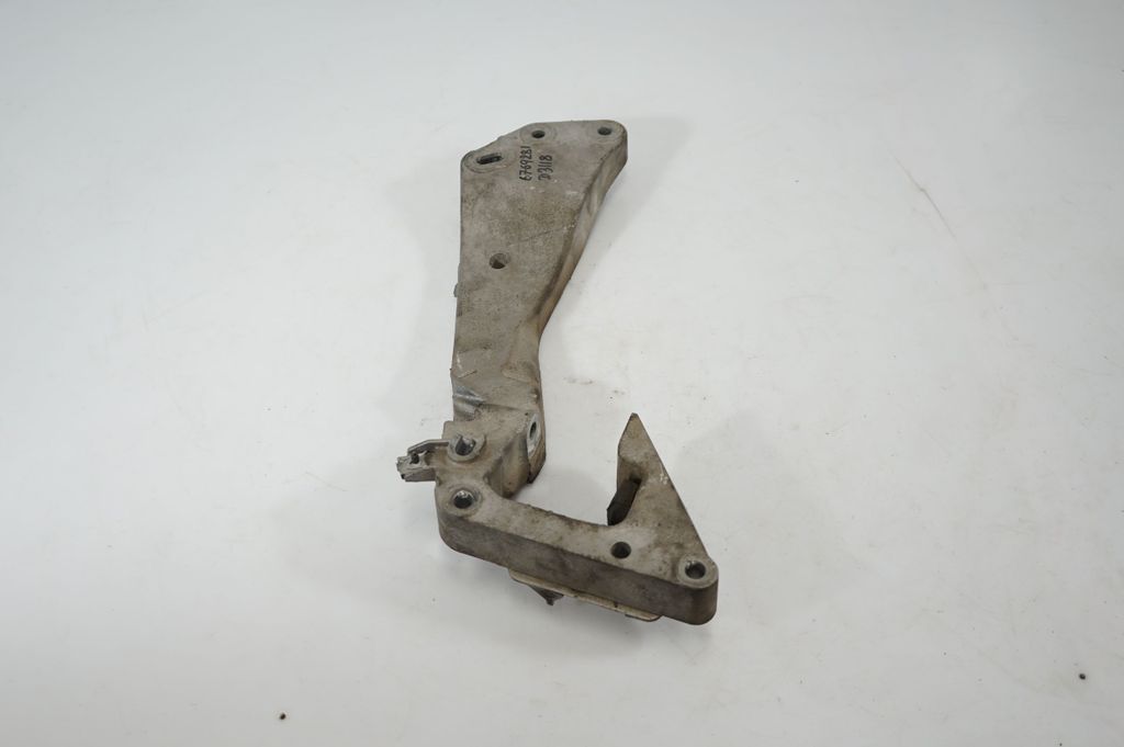 Gearbox mounting bracket (4)