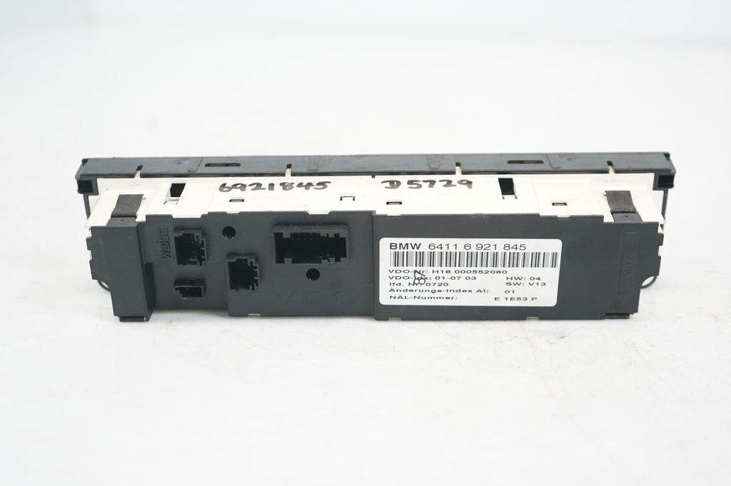 Climate control unit (9)