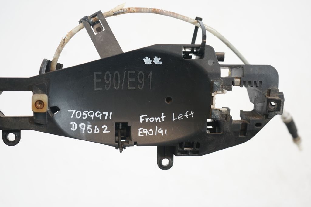 Front door exterior handle/bracket (7)