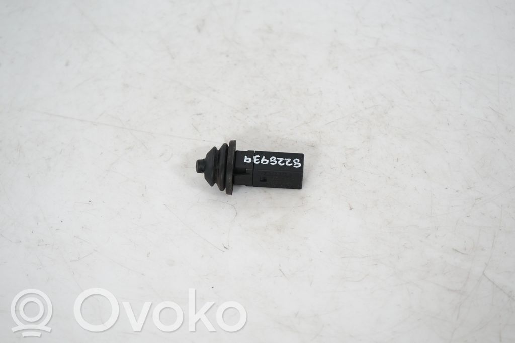 Fuel tank cap lock (3)