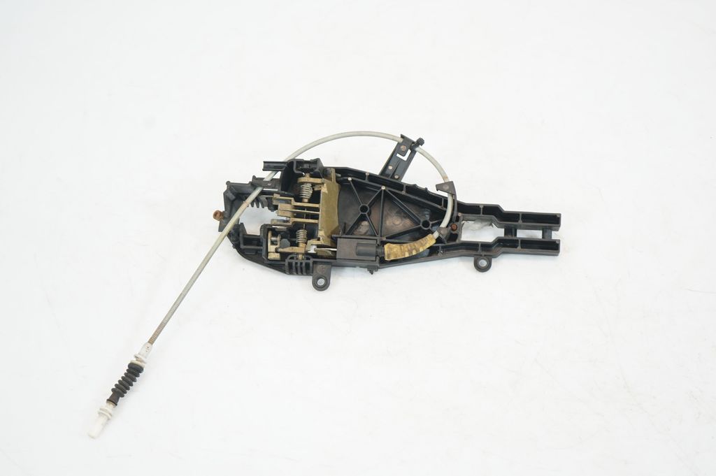 Rear door exterior handle/bracket (5)