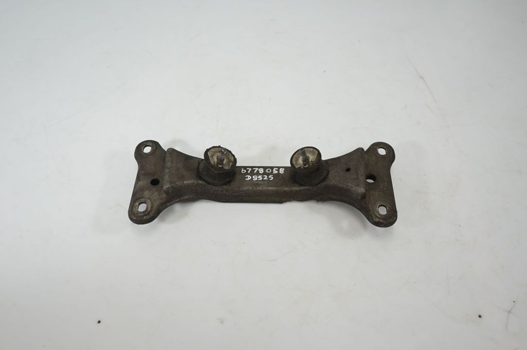 Gearbox mounting bracket