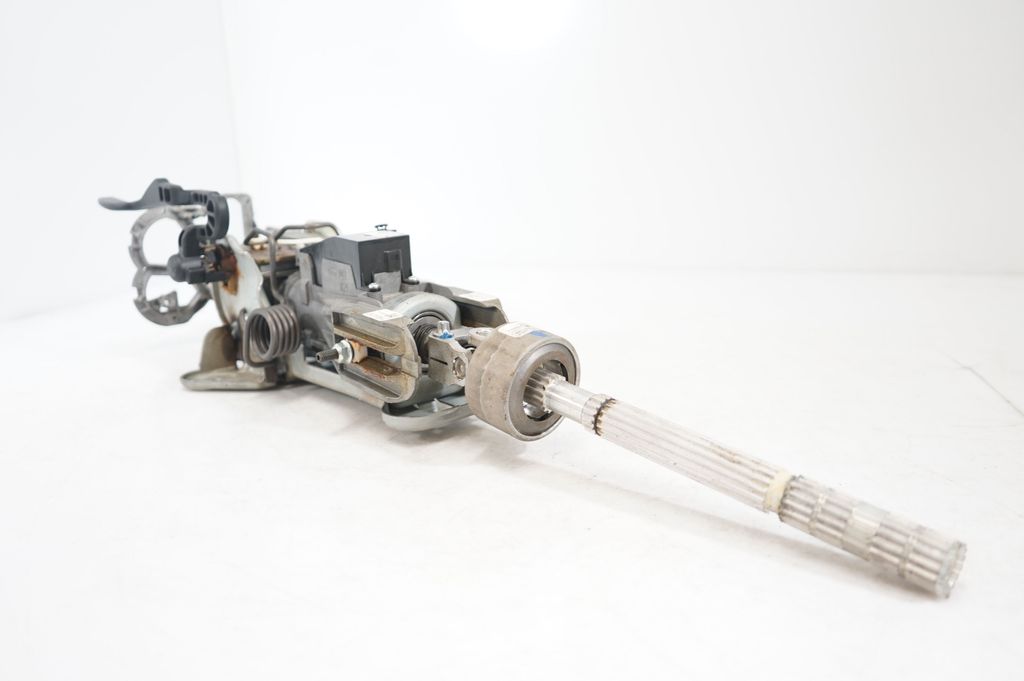 Steering wheel axle (7)