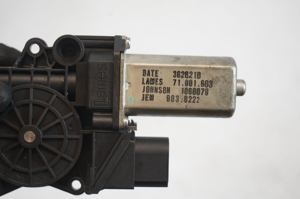 Rear door window regulator with motor (7)