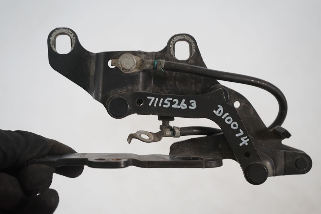 Engine bonnet/hood hinges (7)