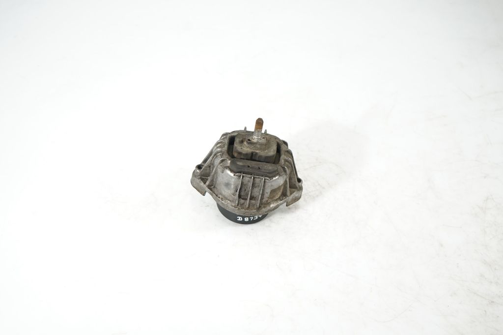 Engine mount bracket