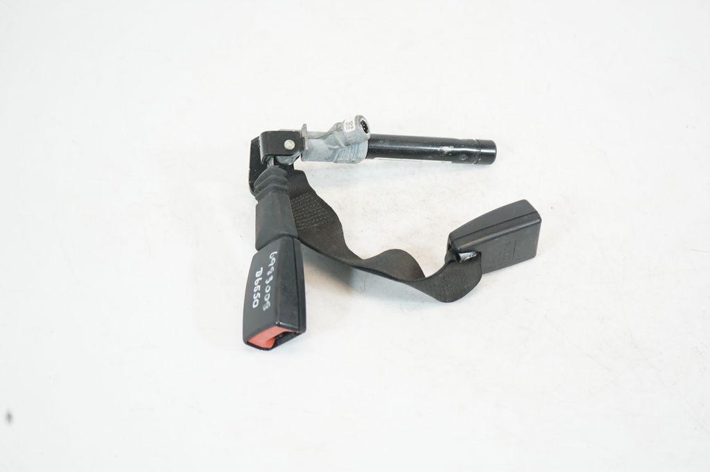 Rear seatbelt buckle (2)