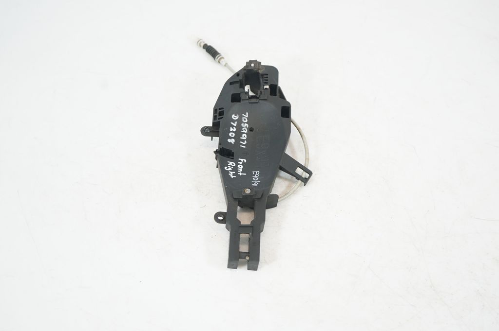 Front door exterior handle/bracket (2)