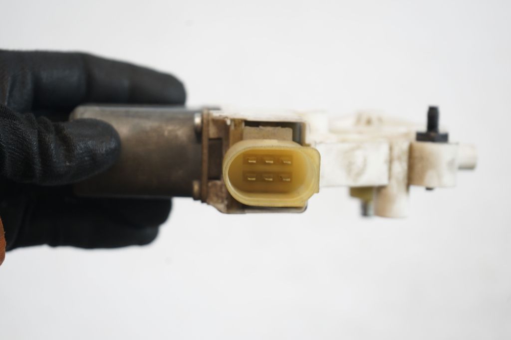 Front door window regulator with motor (6)