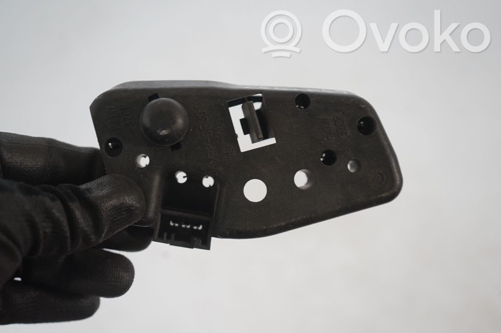 Tailgate rear/tail lights (7)