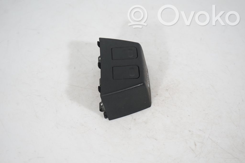 12 V Socket (rear) (4)
