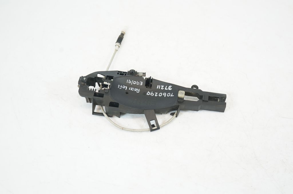 Rear door exterior handle/bracket (3)