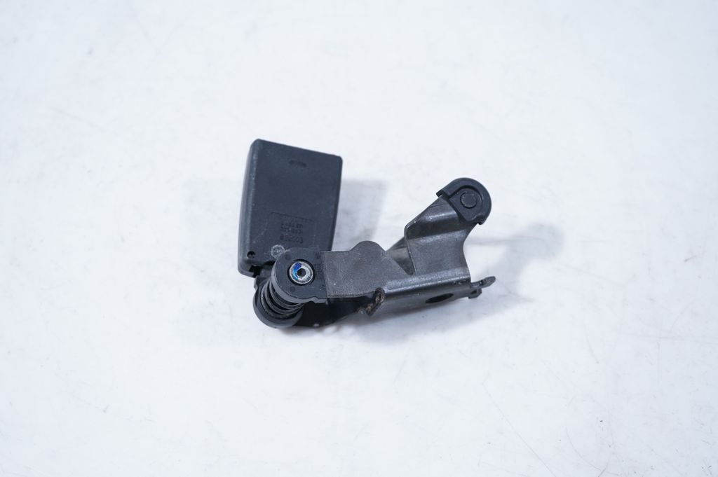 Rear seatbelt buckle (7)