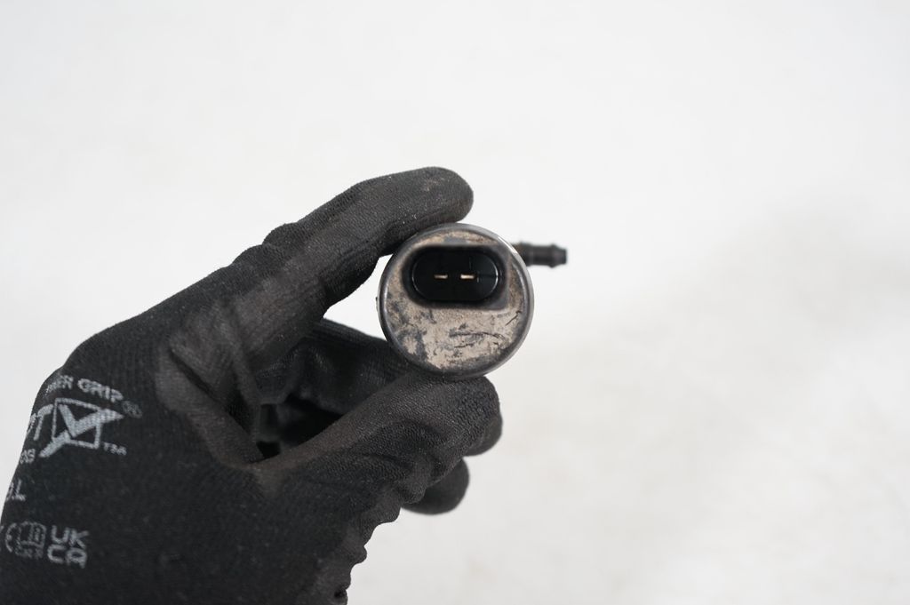 Windscreen/windshield washer pump (7)