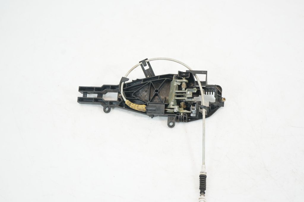 Rear door exterior handle/bracket (5)