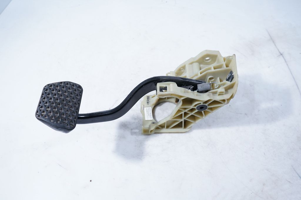 Brake pedal (5)