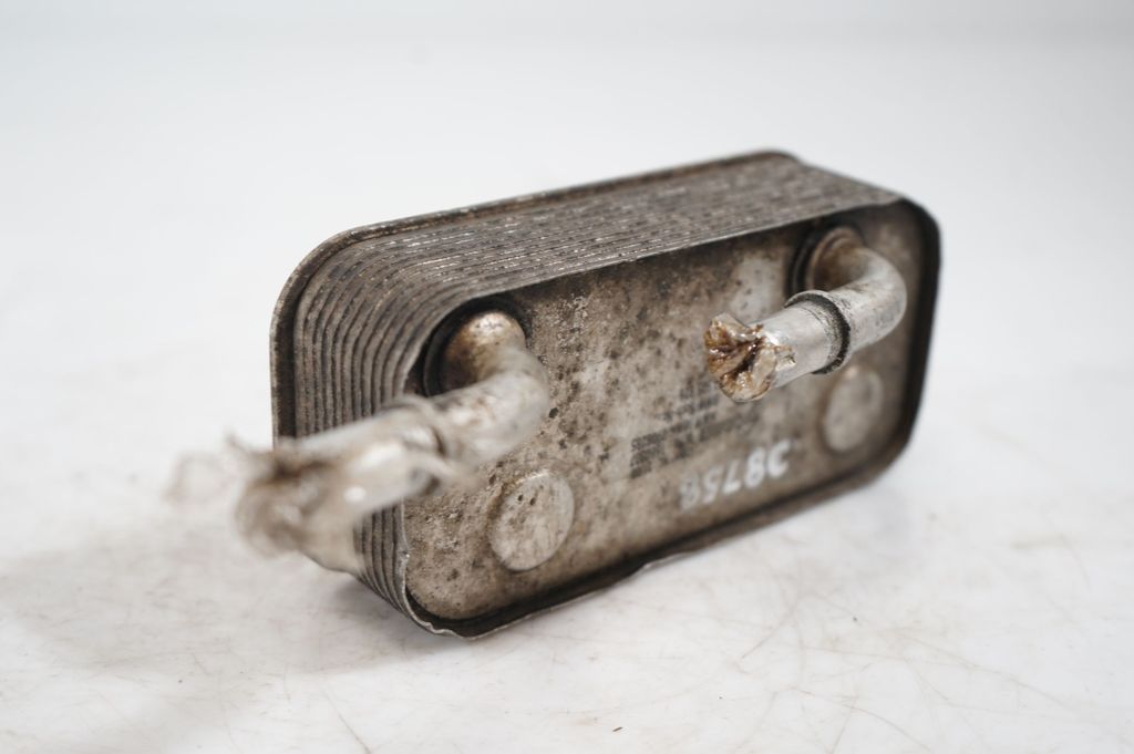 Engine oil radiator (8)