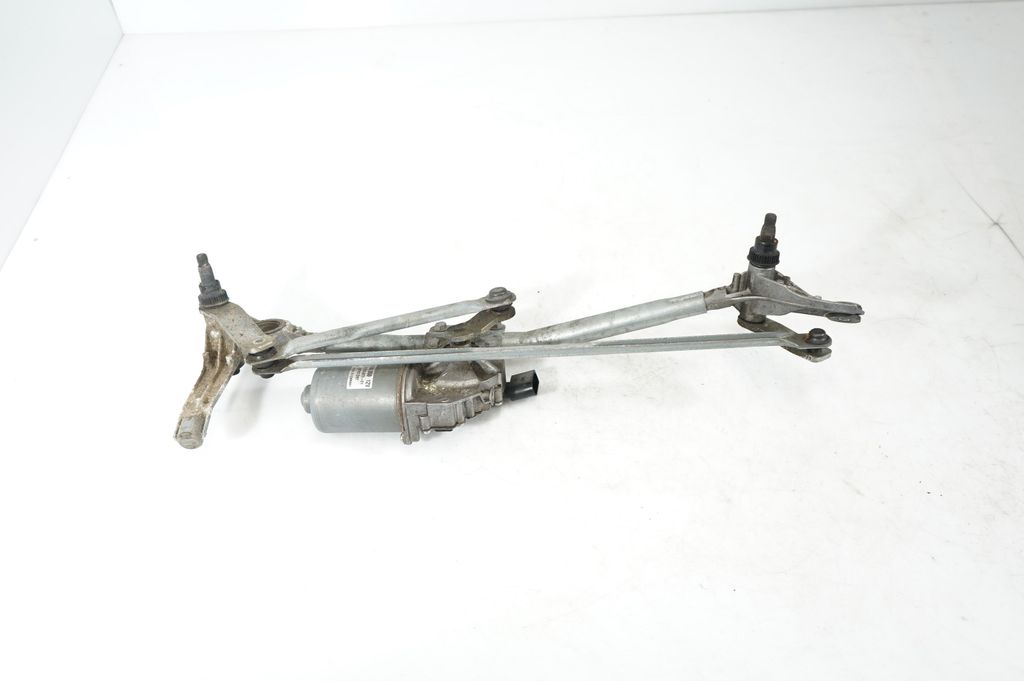 Front wiper linkage and motor (5)