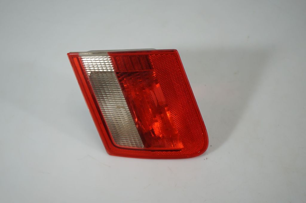 Tailgate rear/tail lights (4)