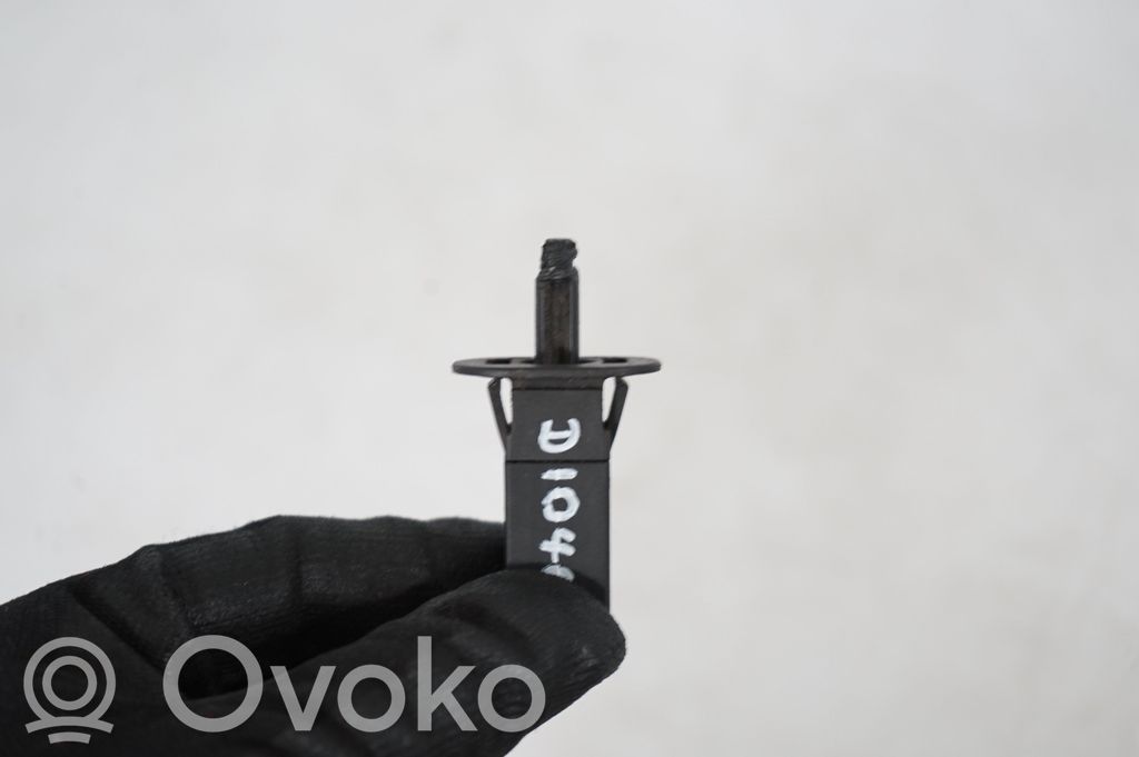 Fuel tank cap lock (6)