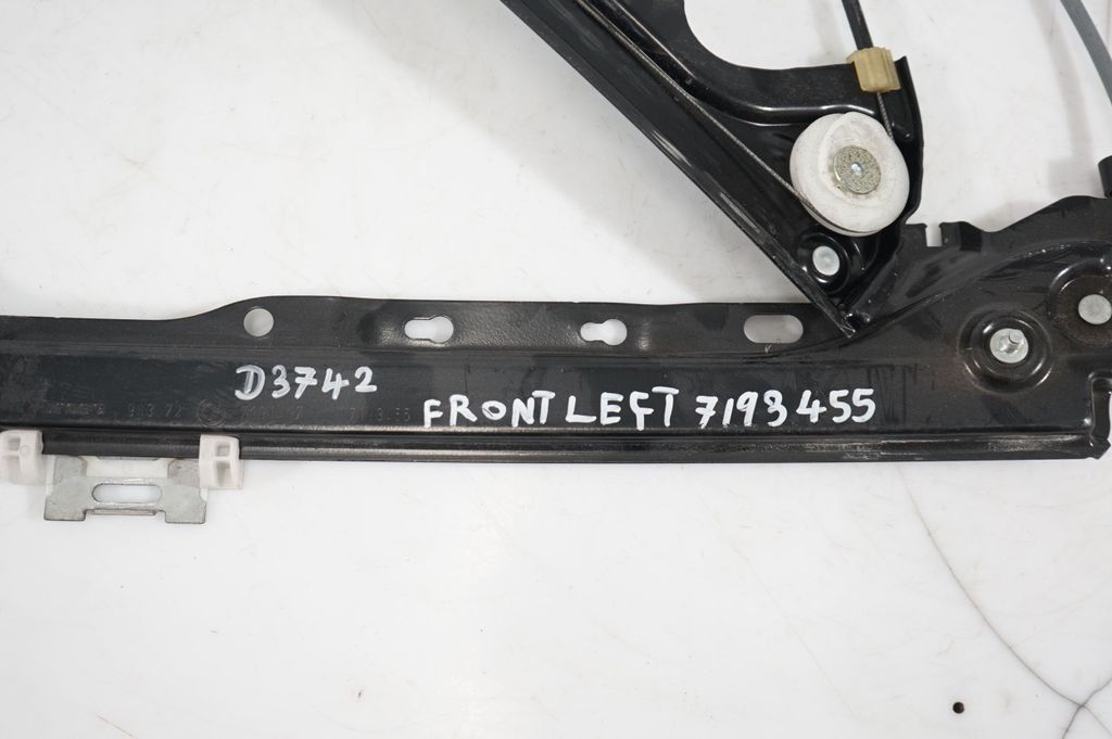 Front door window regulator with motor (9)