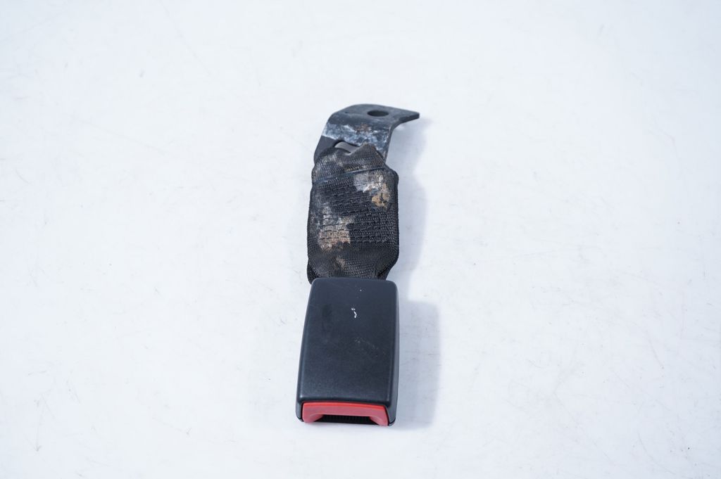 Rear seatbelt buckle (4)