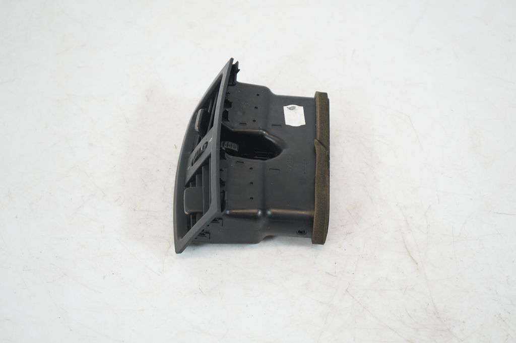 Rear air vent grill (2)