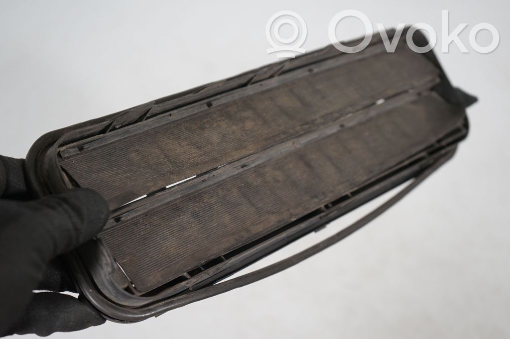 Quarter panel pressure vent (7)