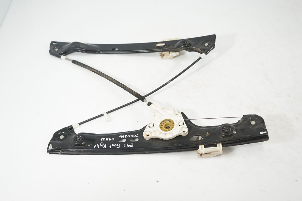 Front door window regulator with motor (3)