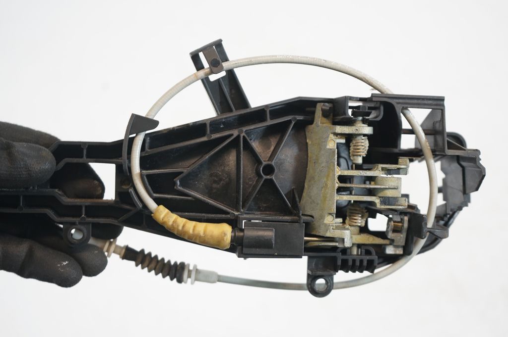 Rear door exterior handle/bracket (6)