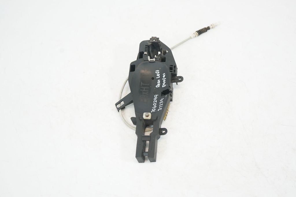 Rear door exterior handle/bracket (4)