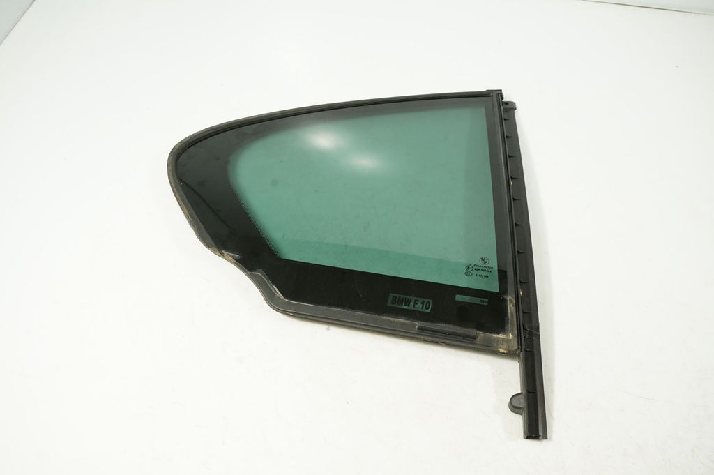 Rear vent window glass