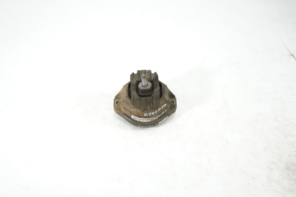 Engine mount bracket