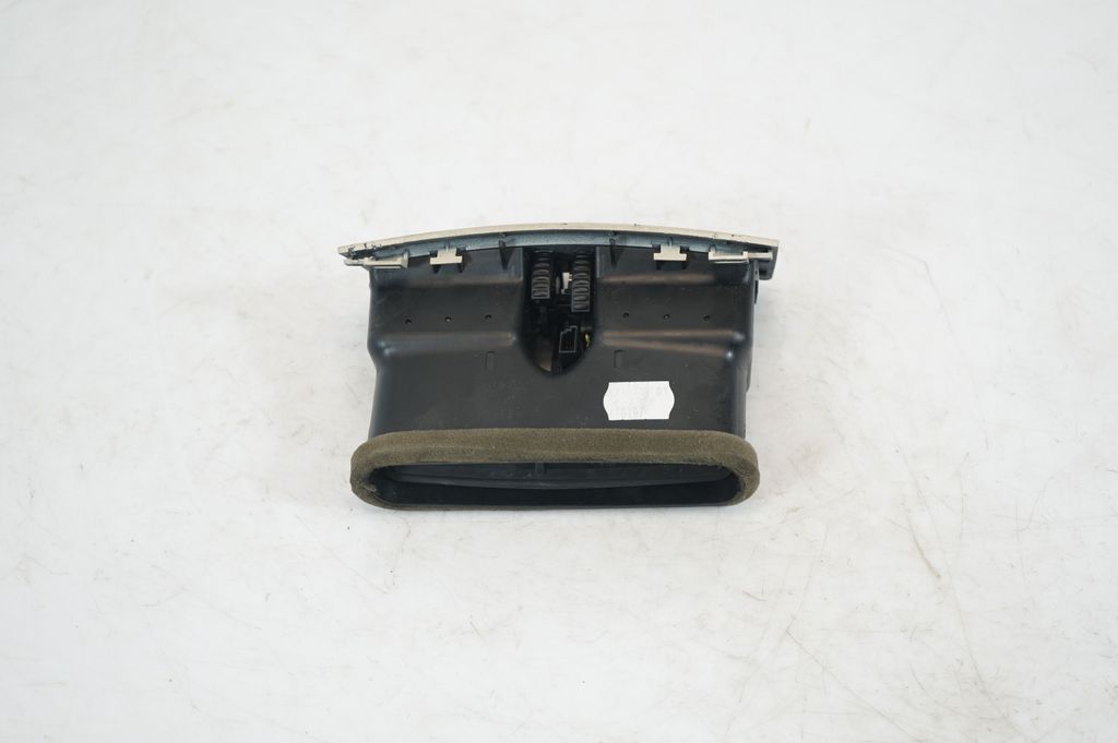 Rear air vent grill (3)